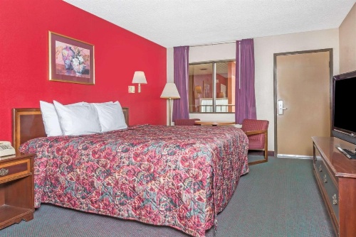 Days Inn by Wyndham New Market Battlefield image 16